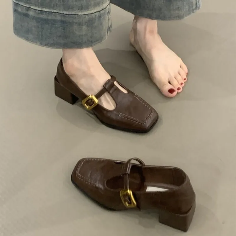 Womens Heels - Женские туфли Мэри Джейн с квадратным
