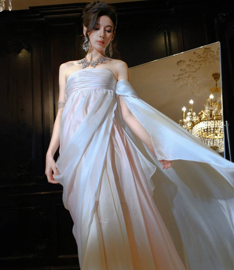 Evening Gown - Вечернее платье без бретелек из струящегося